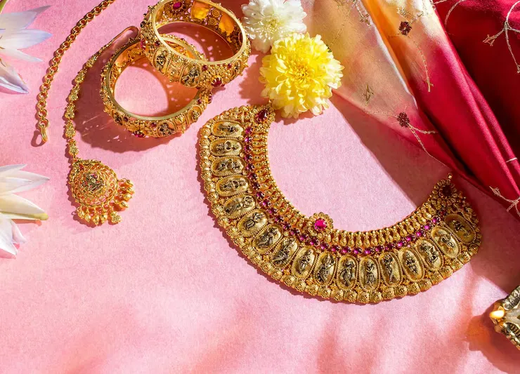 Jewellery showcase photo 8